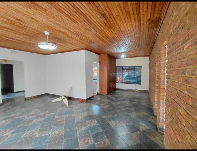 4 BEDROOM FREESTANDING FOR SALE IN CHROOMPARK